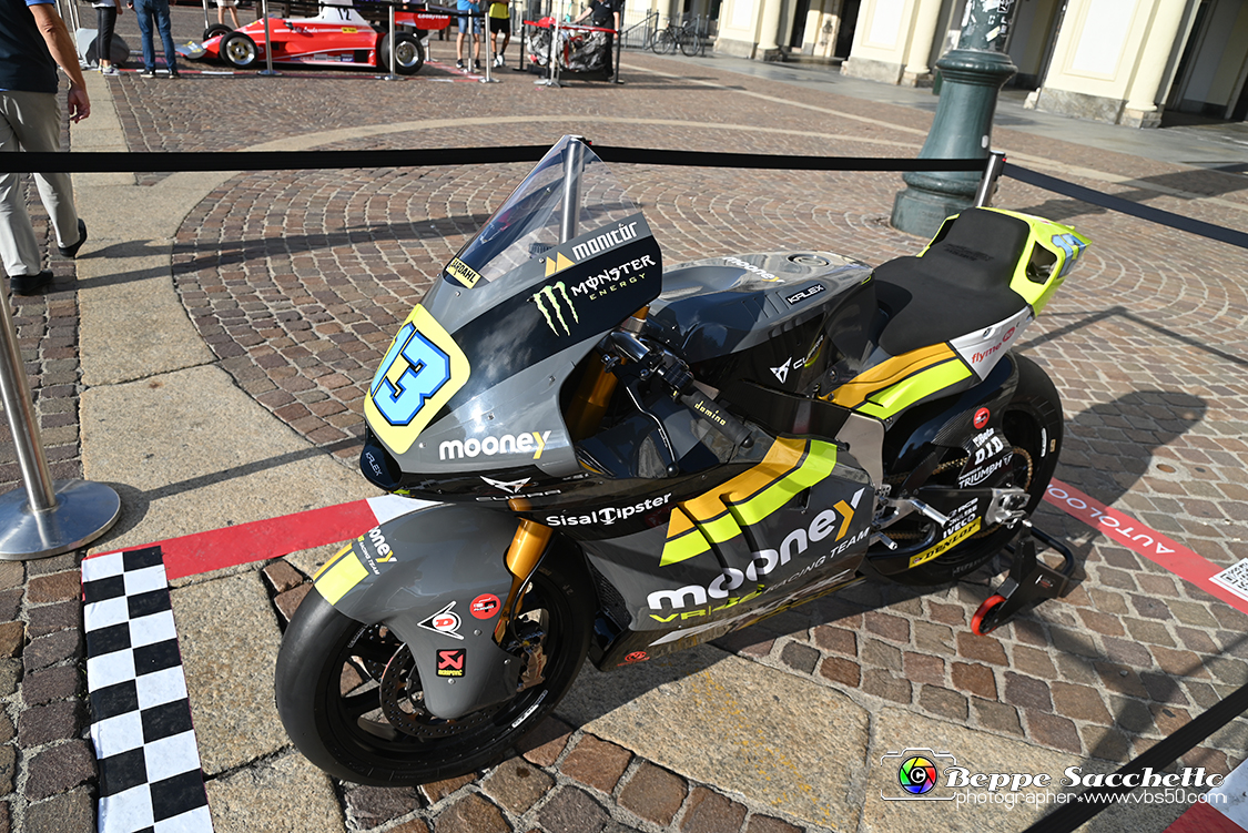 VBS_3897 - Autolook Week - Le auto in Piazza San Carlo.jpg